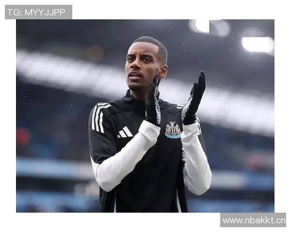 斯洛特谈伊萨克适应密集防守的挑战与球队战术调整的重要性